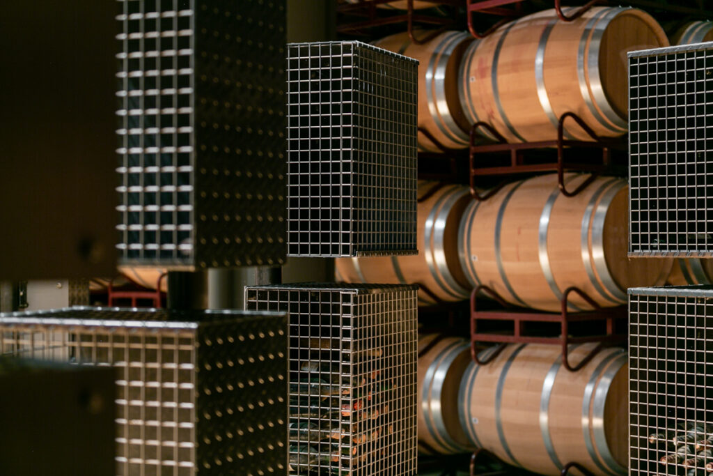Fotografía arquitectónica sala de crianza en bodega