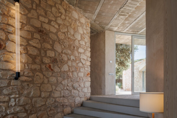 Fotografías Casa de piedra y barro escalera exterior