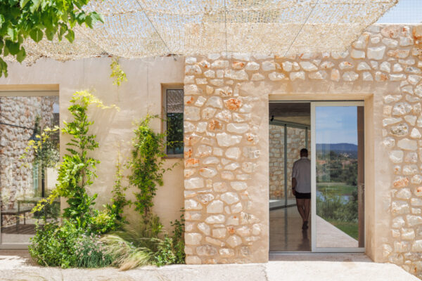 Fotografías Casa de piedra y barro exterior