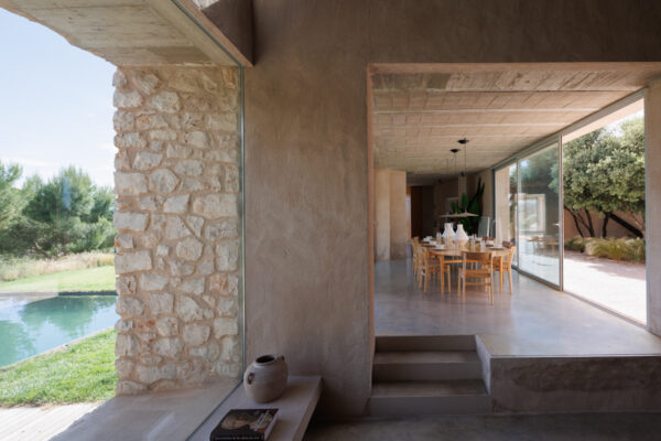 Fotografías Casa de piedra y barro, comedor