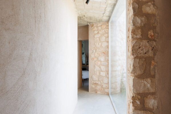 Fotografías Casa de piedra y barro, pasillo