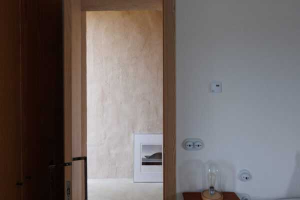 Fotografías Casa de piedra y barro, puerta