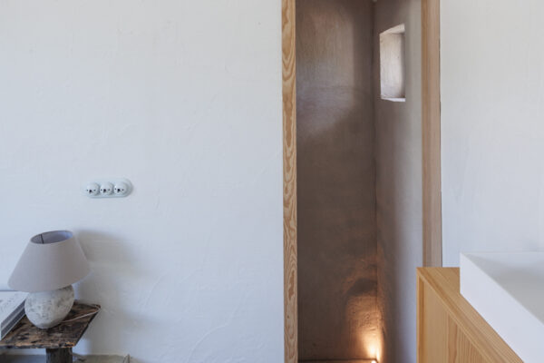 Fotografías Casa de piedra y barro, escalera