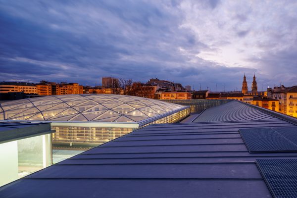 Fotografía arquitectura nocturna. Cubierta Instituto Sagasta. Cúpula acristalada