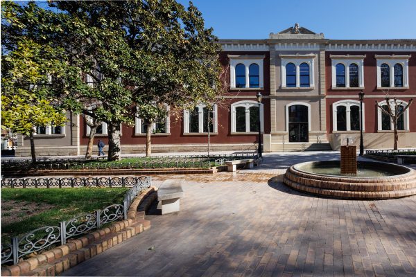 Fotografía arquitectónica fachada Oeste. Instituto Sagasta